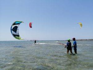 How to choose kitesurfing school to learn with?